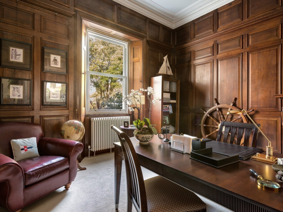 Интерьер кабинета Рэма Вяхирева