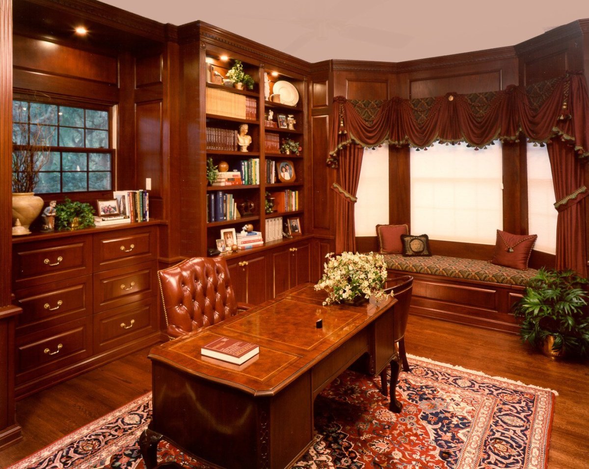 Кабинет с камином