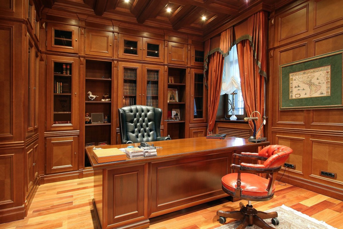 Классический кабинет в дереве