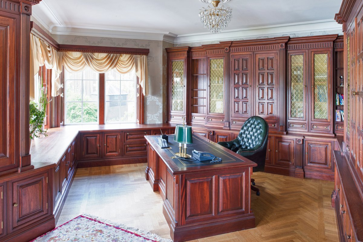 Кабинет руководителя в английском стиле