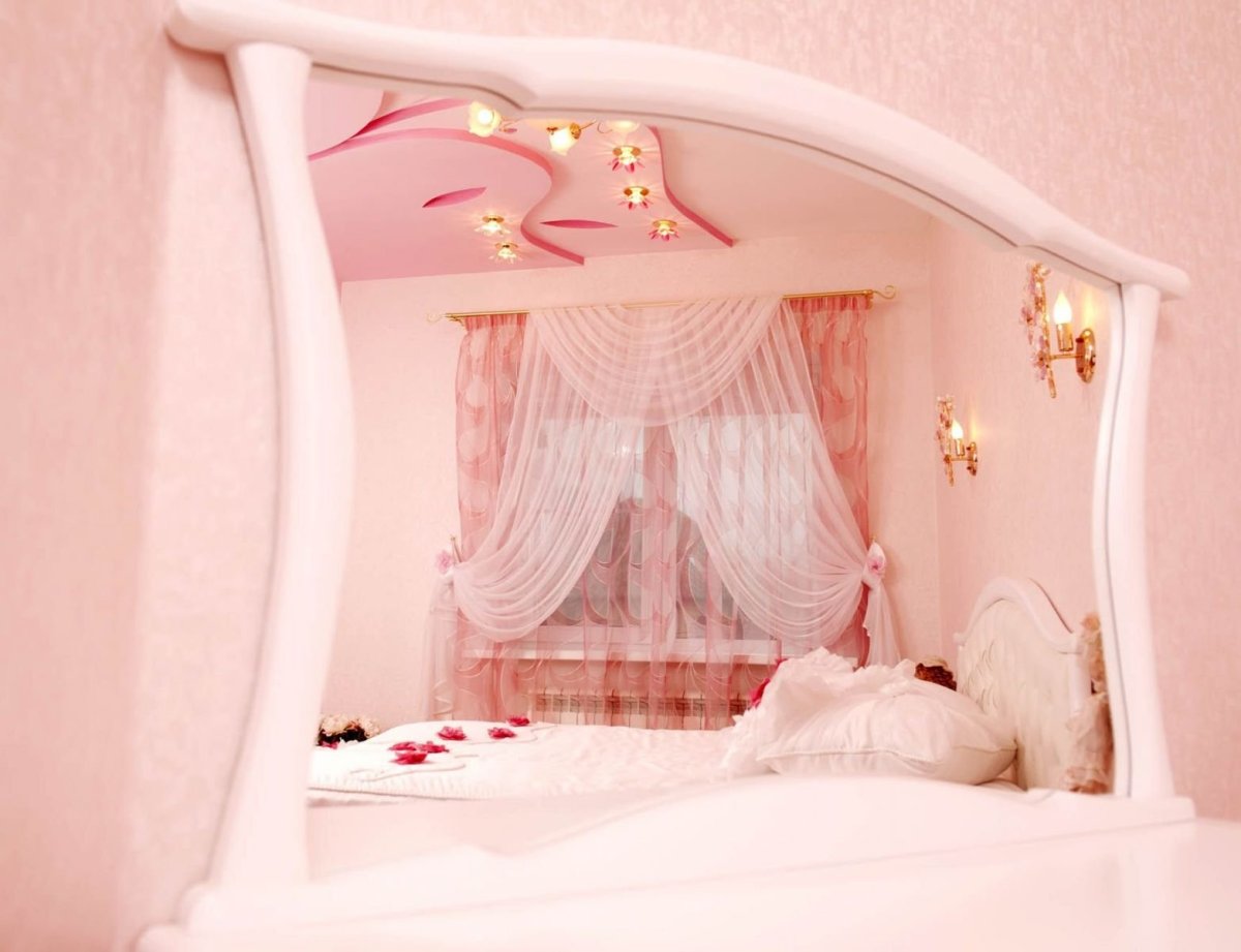 Гипсокартонные потолки над кроватью