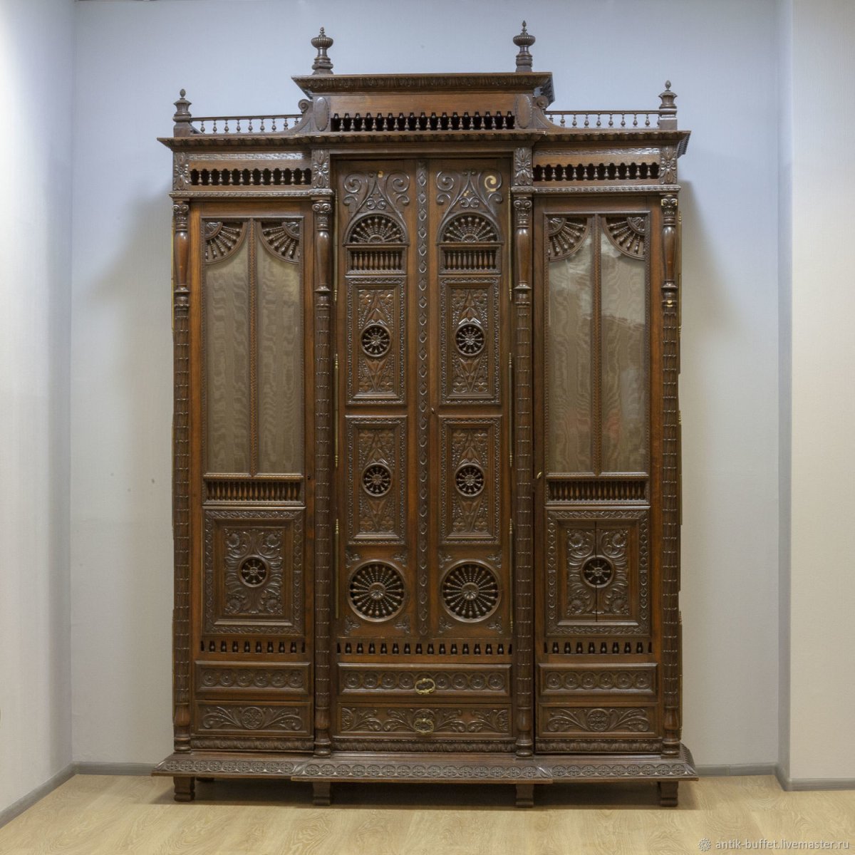 Антиквариатные шкафы дубовые 1900