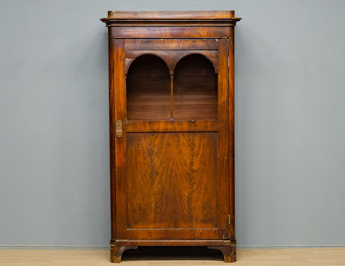 Шкаф монашка