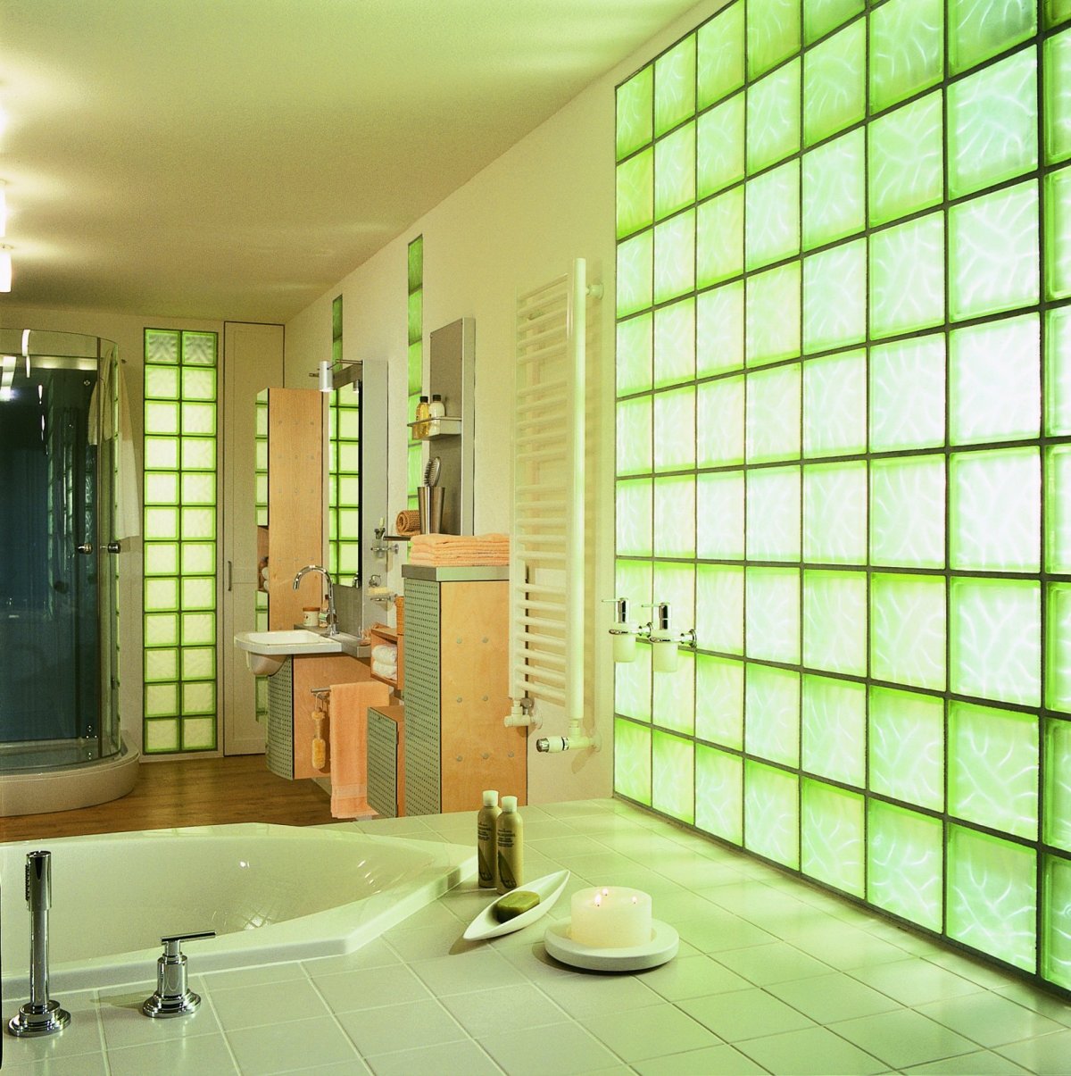 Стеклянные кирпичи и стеклоблоки в интерьере