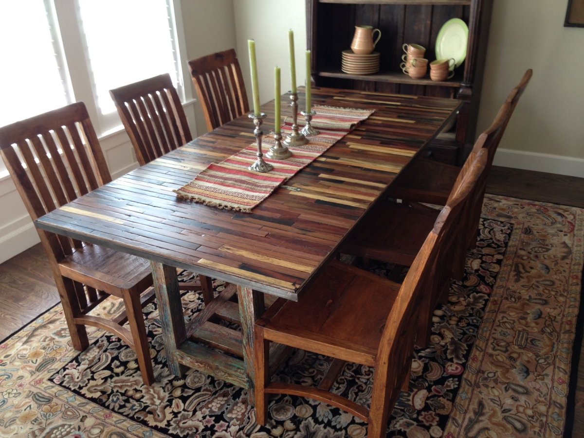 Стол с лавочками из дерева