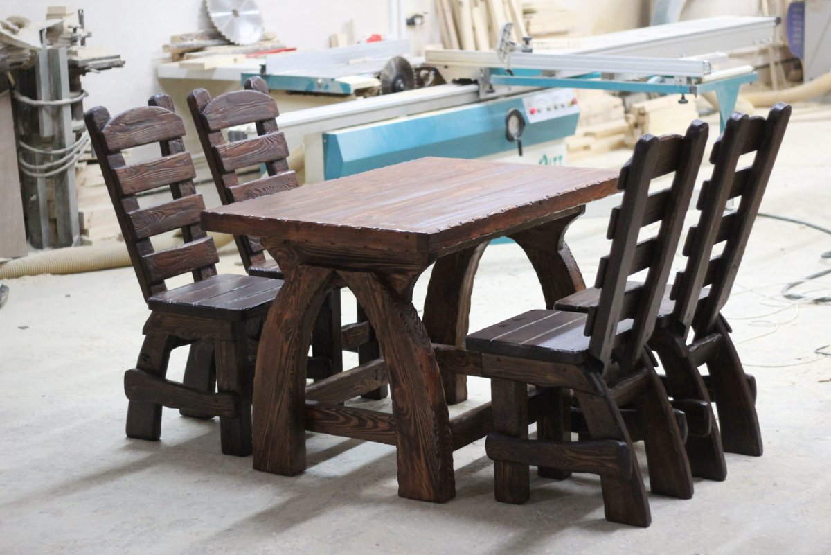 Стол из бруса для дачи