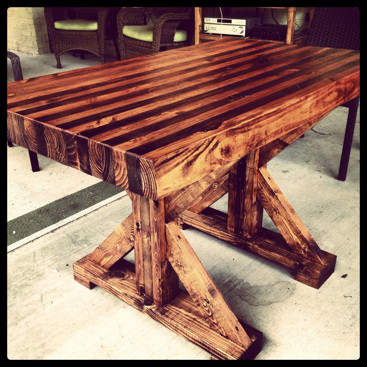 Стол и лавки для кафе