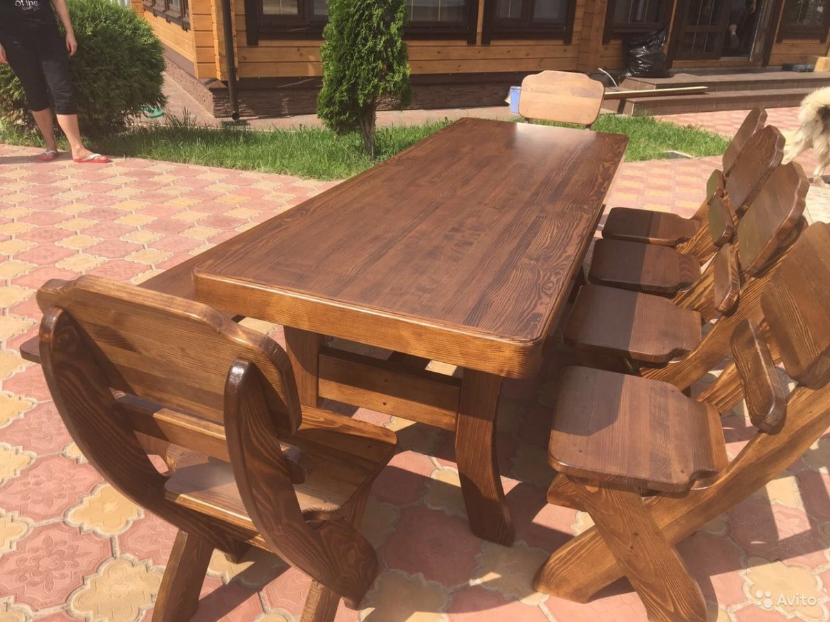 Деревянный стол в беседку