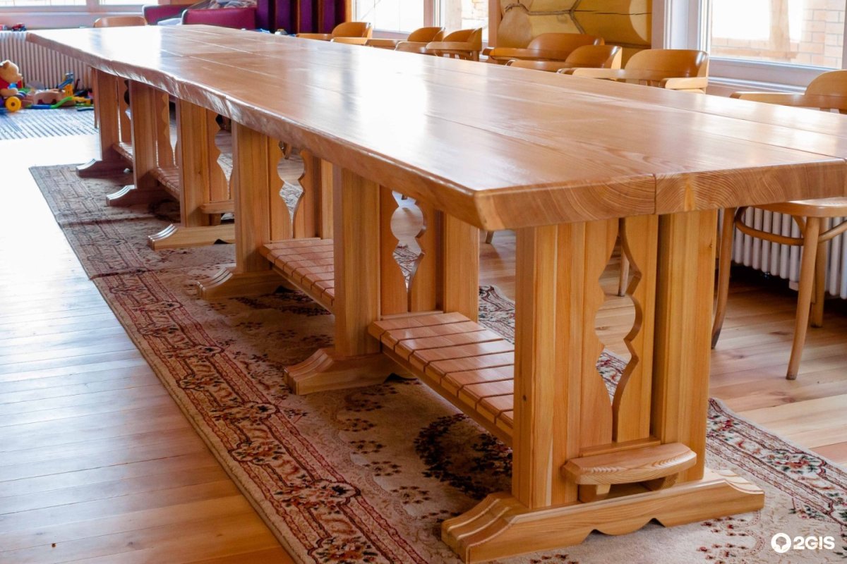 Шикарный деревянный стол