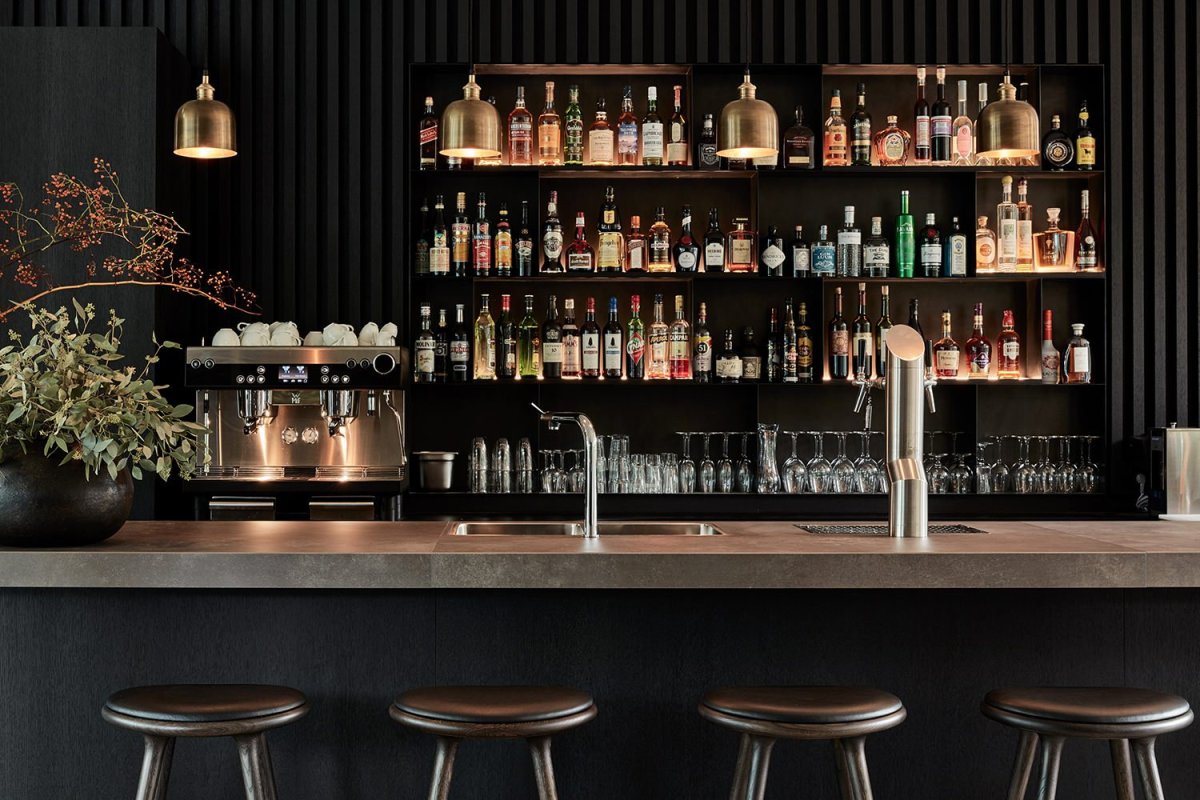 Вид с барной стойки в баре