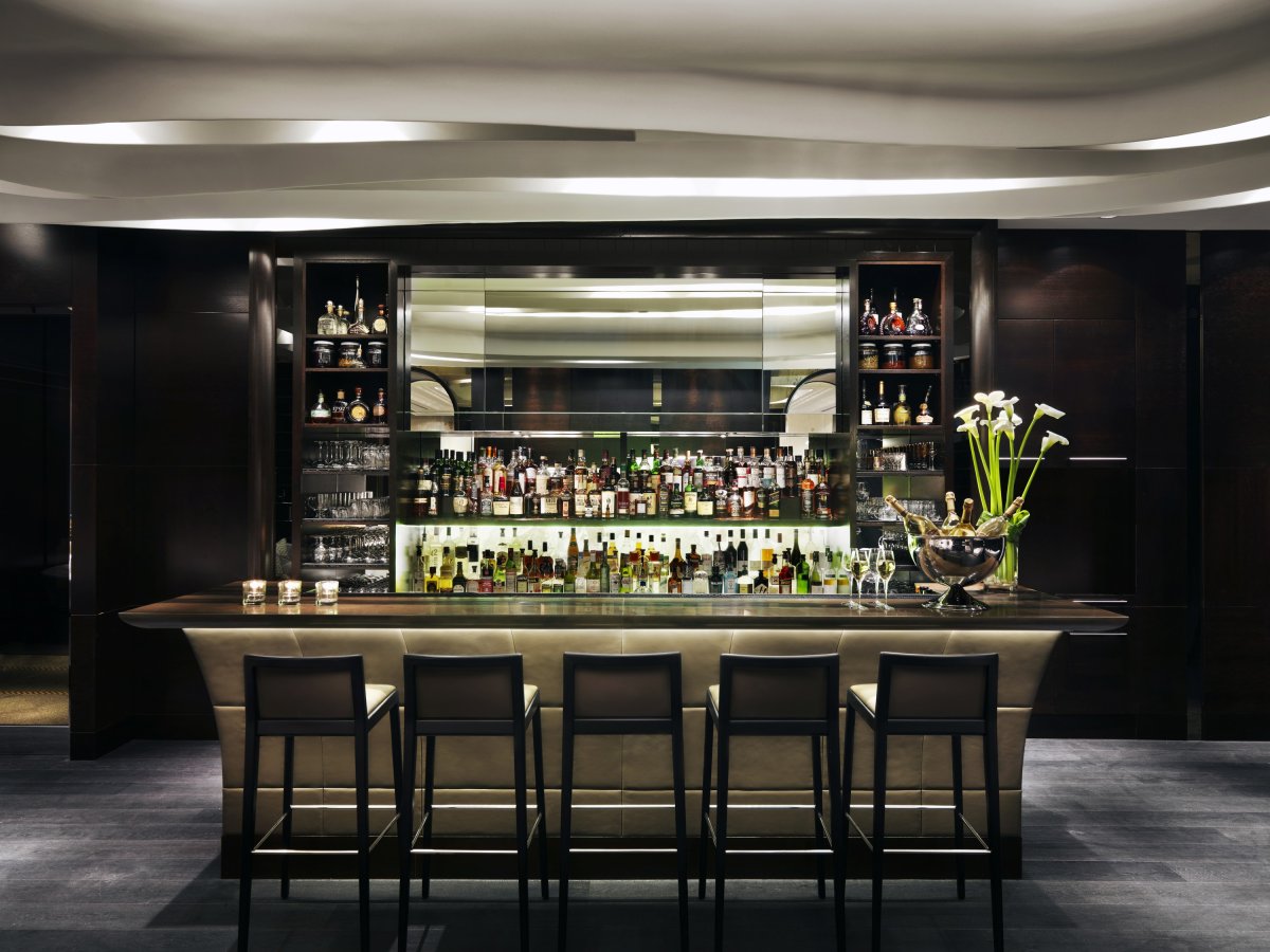 Барная стойка в баре