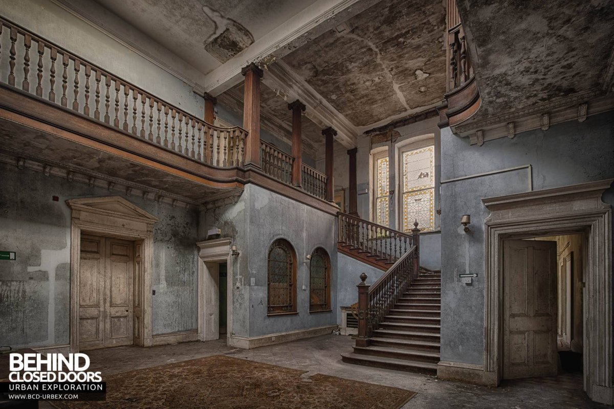 Заброшенный замок поместье Кинель