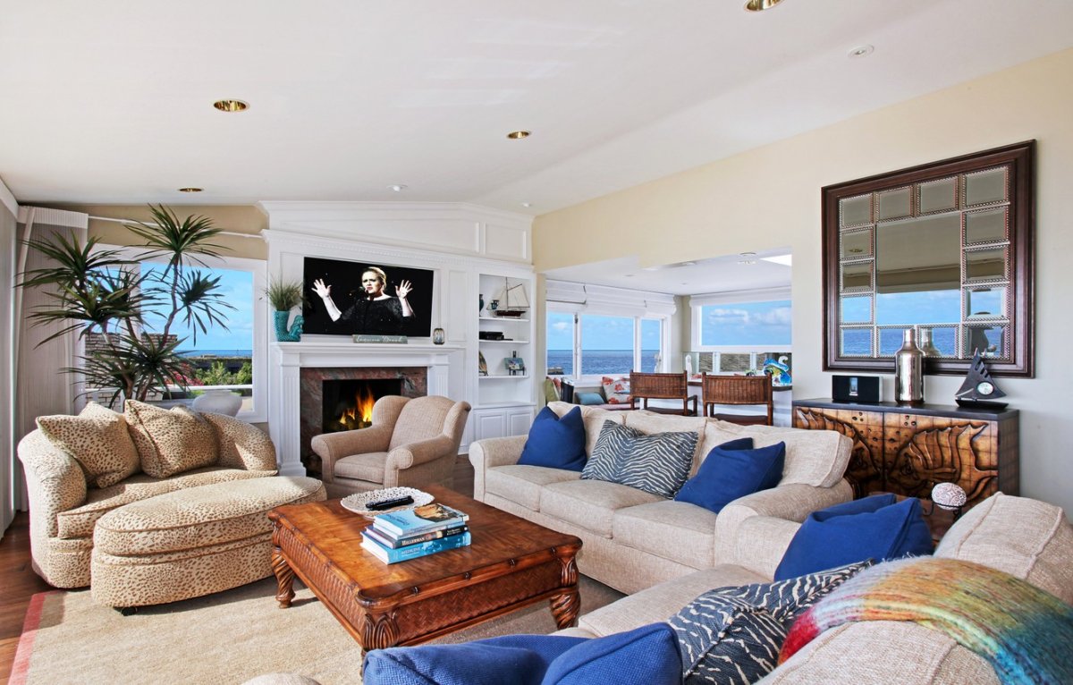 Консольный столик к дивану