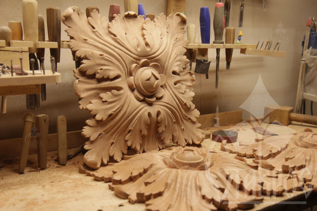 Деревянный резной декор