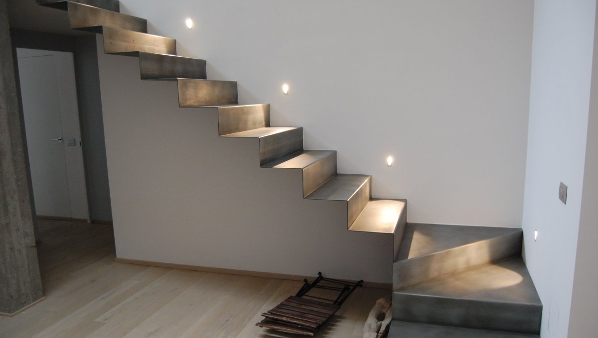 Белая лестница наверх