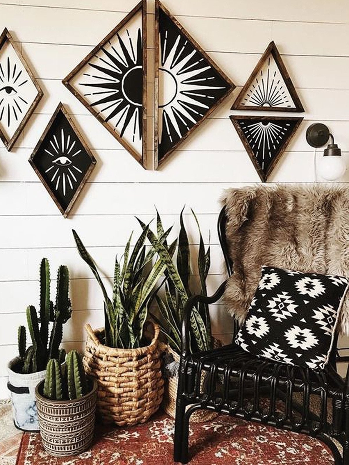 Профиль молящего лица декор из дерева