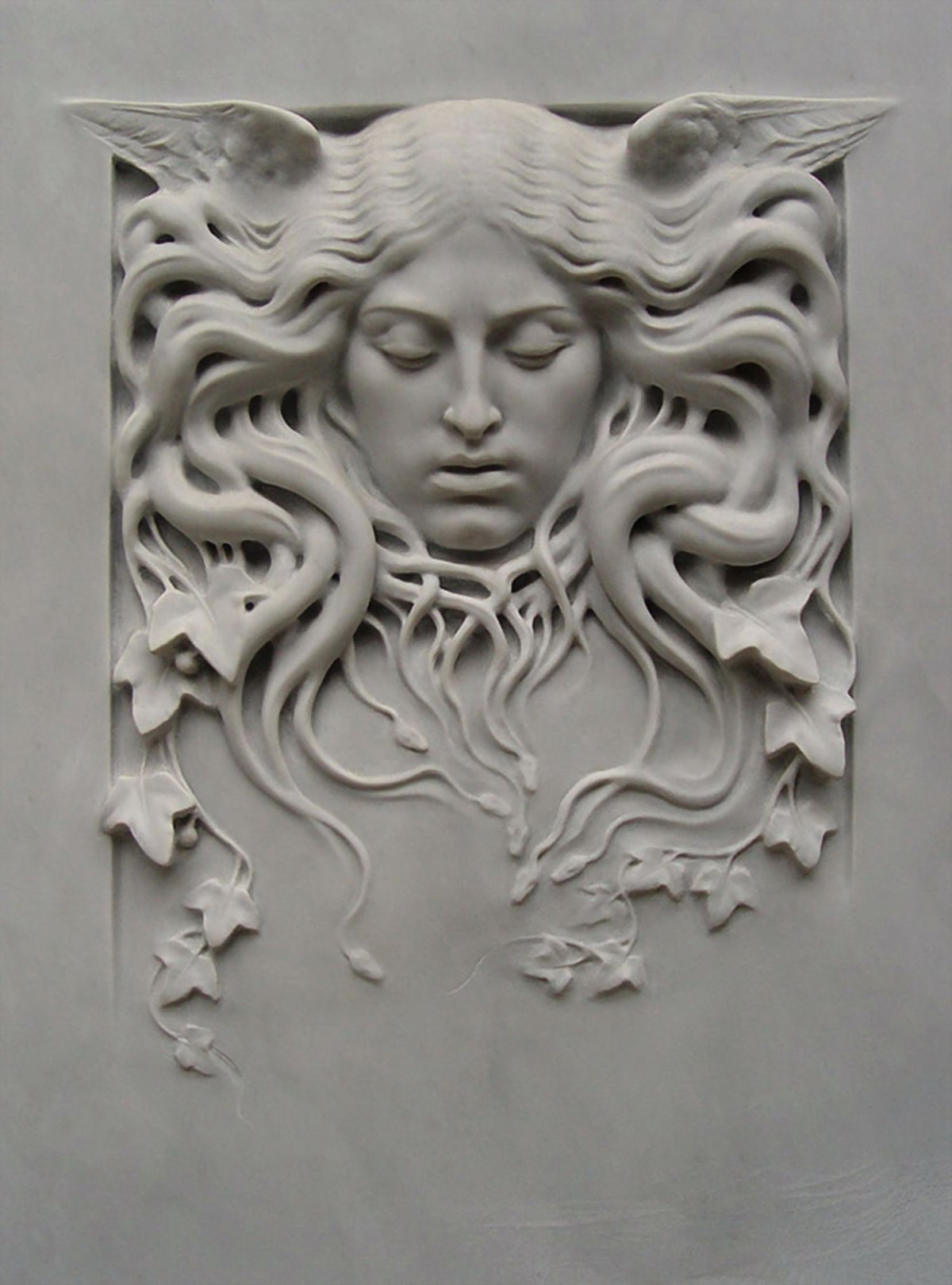 Студия барельеф художник Александр Плющев