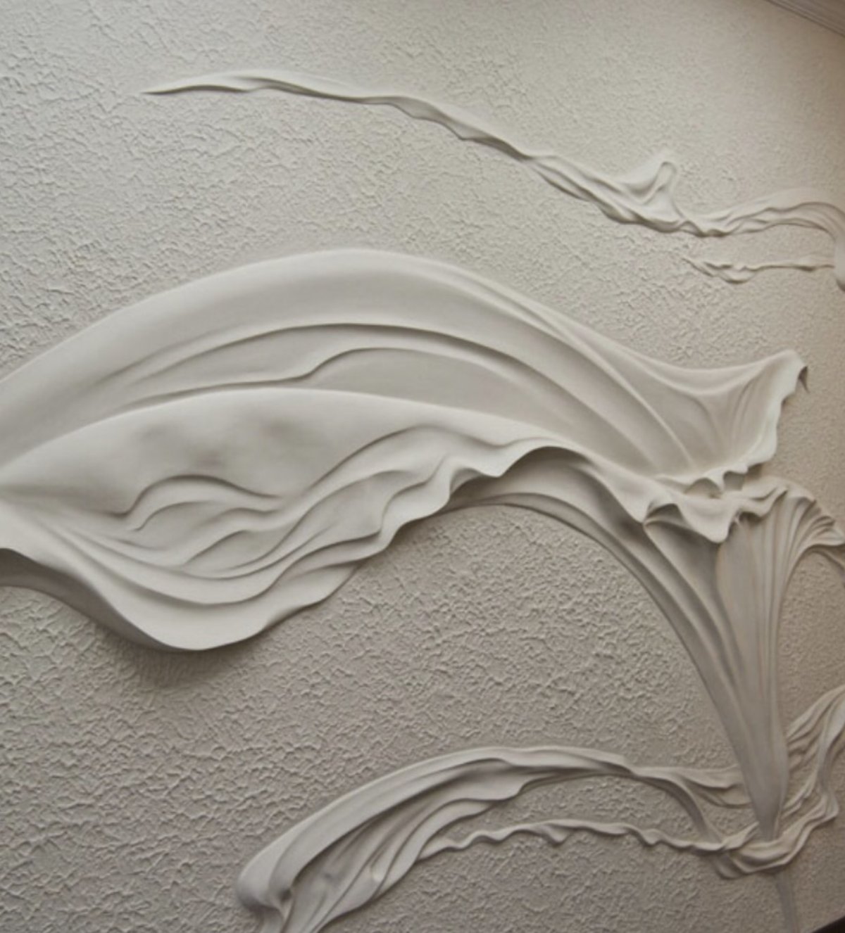 Студия барельеф художник Александр Плющев