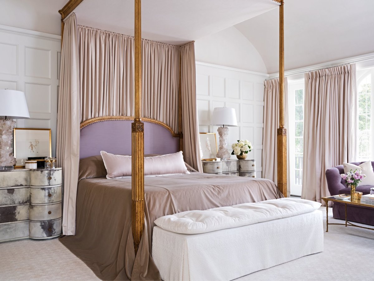 Кровать двуспальная с занавесками