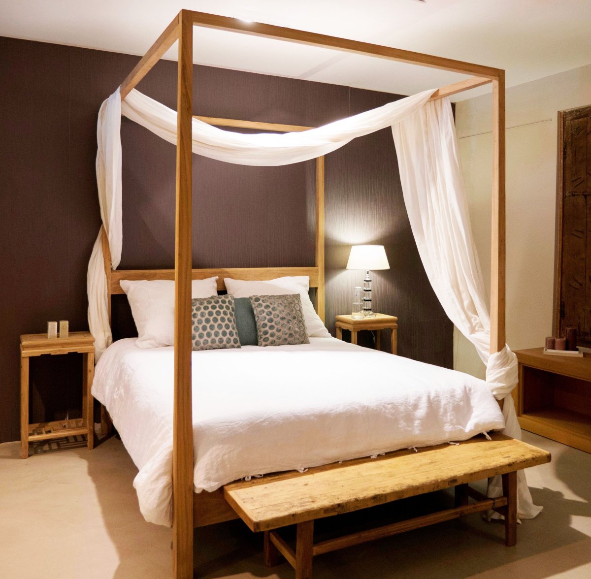 Шатер над диваном