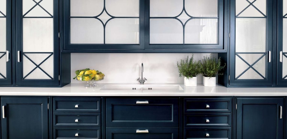 Фасады со стеклом для кухни