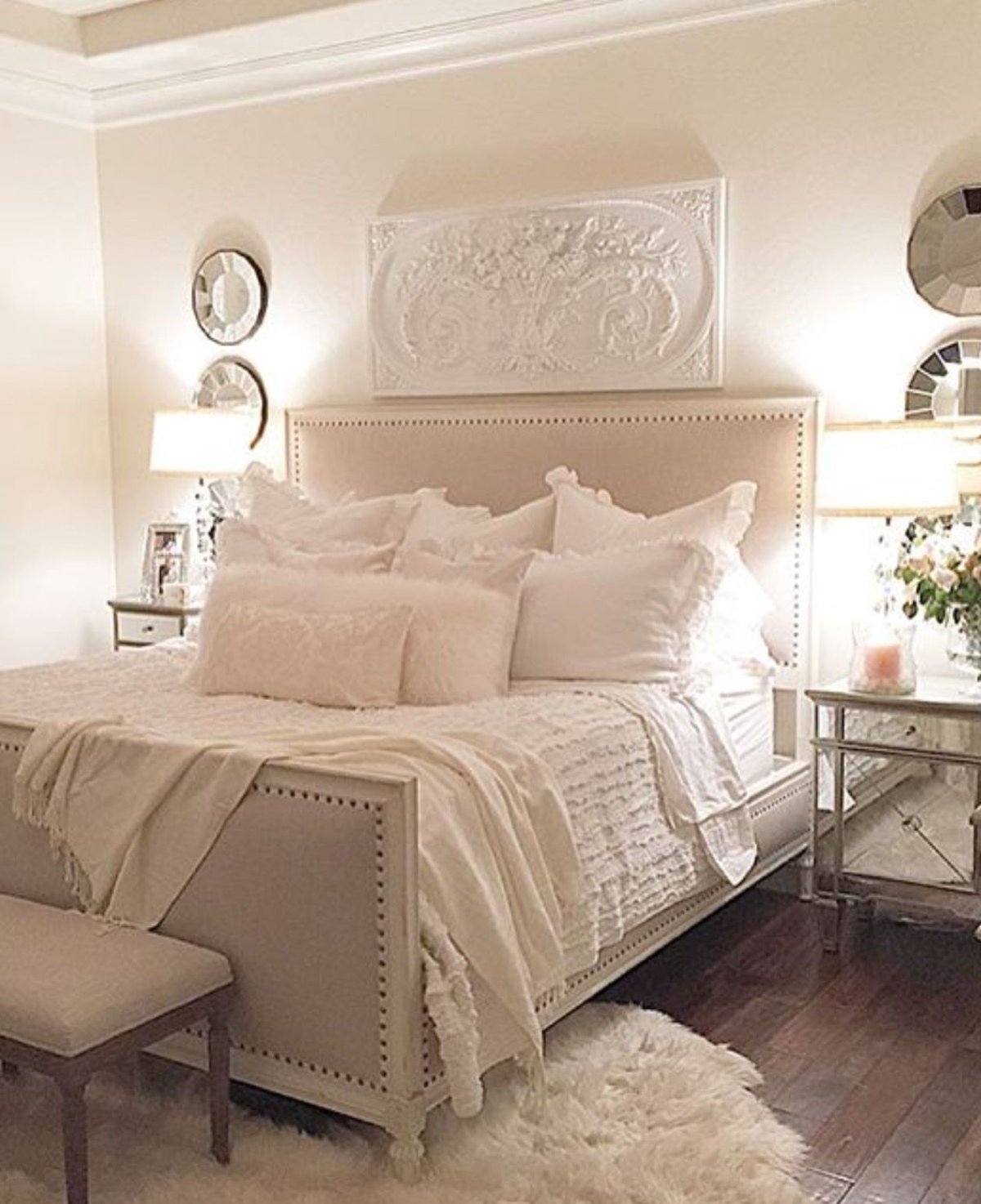 Нежная спальня большая