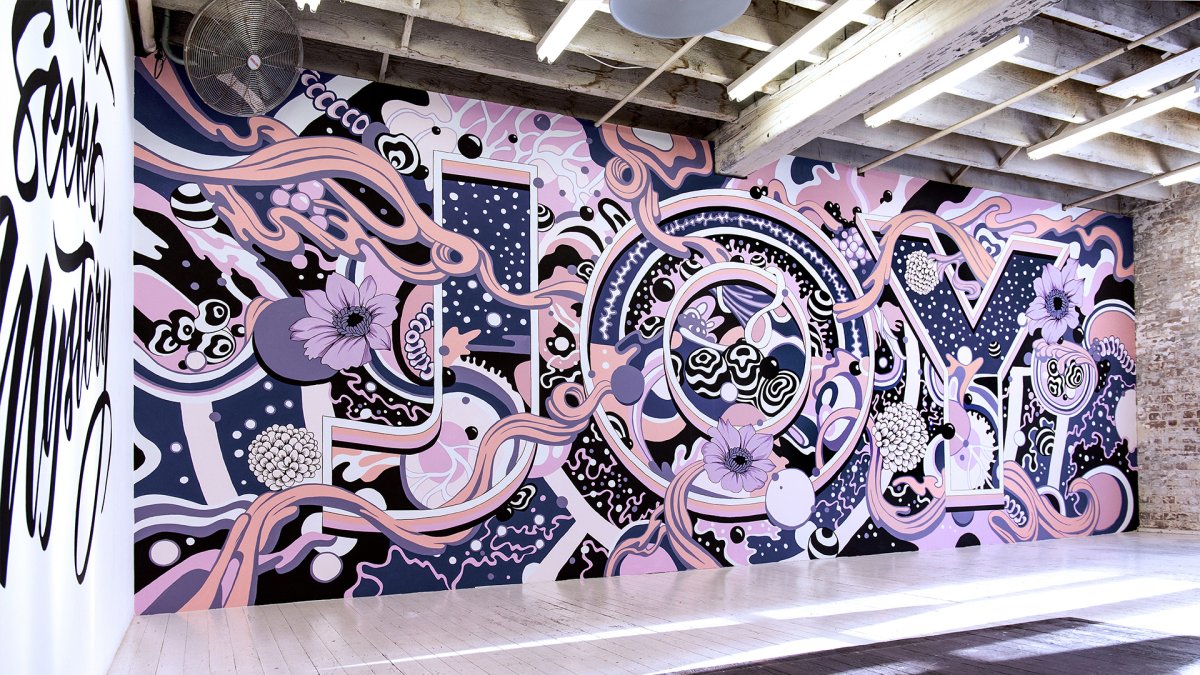 Каллиграфия на стене