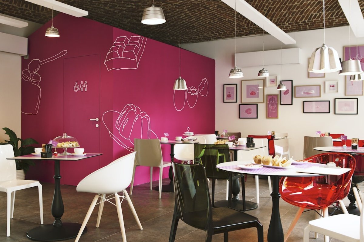 Постеры в интерьере ресторана