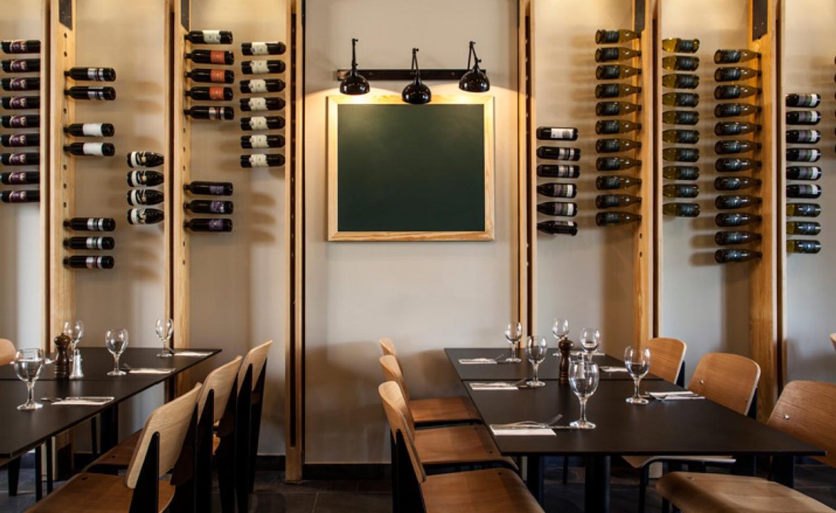 Декор стен в кафе