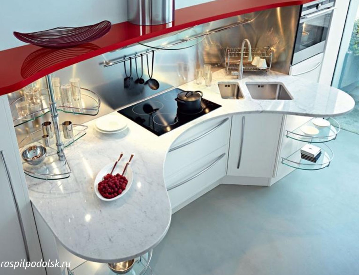 Открытые угловые полки на кухне