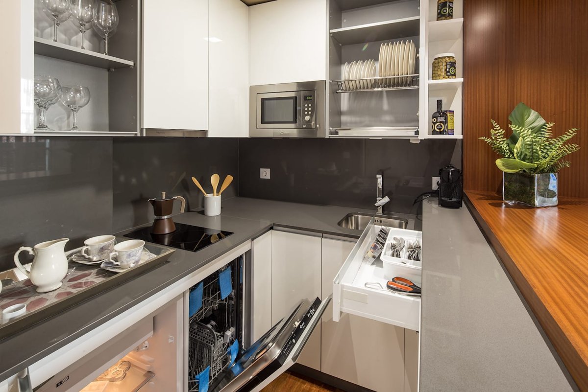 Кухонный шкаф диагональный