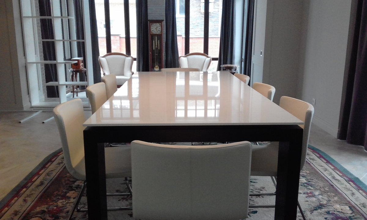 Стол обеденный из искусственного камня большой