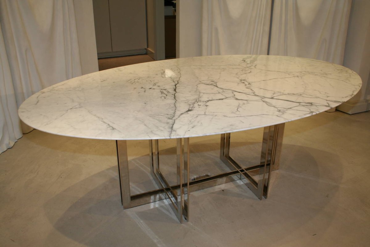 Столик мраморный треугольный