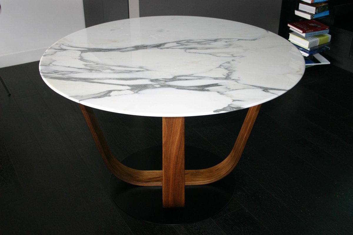 Круглый стол из искусственного камня