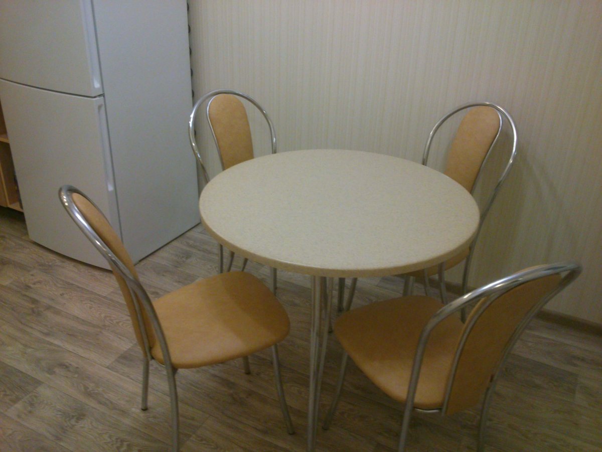 Столы кухонные круглые из искусственного камня