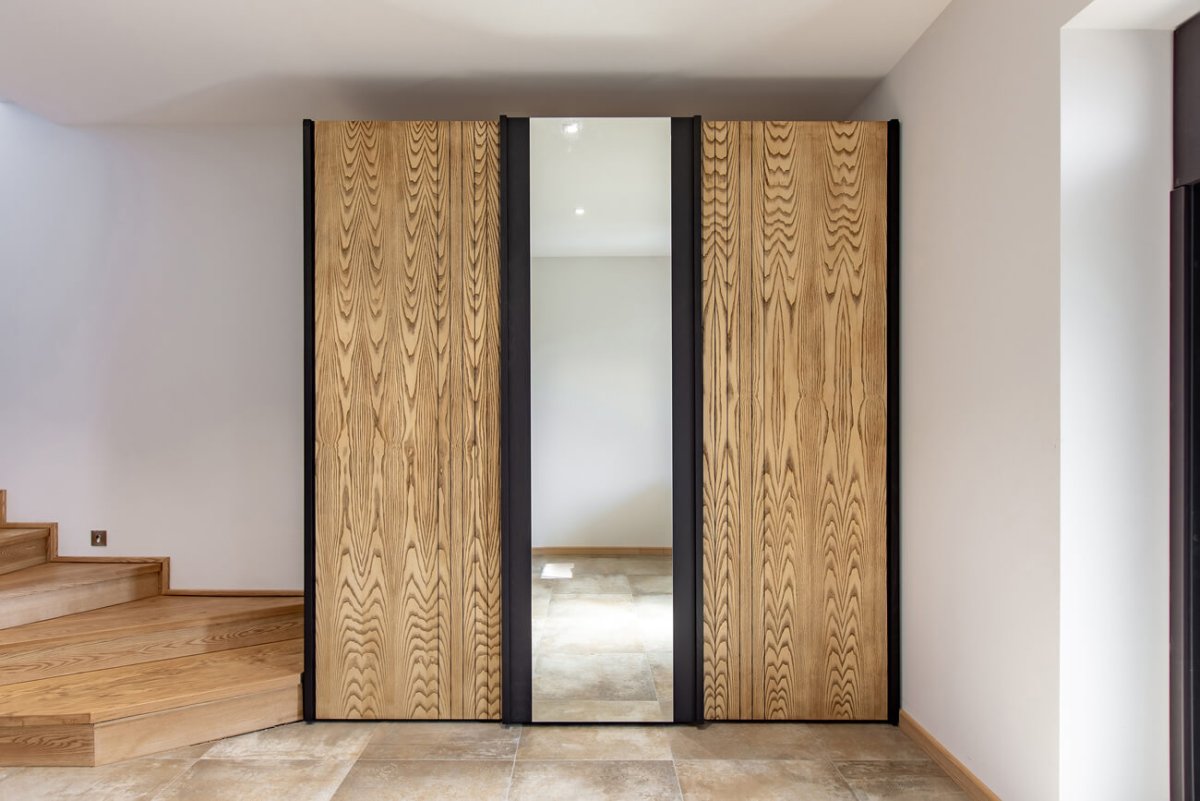 Шкаф из шпонированного МДФ