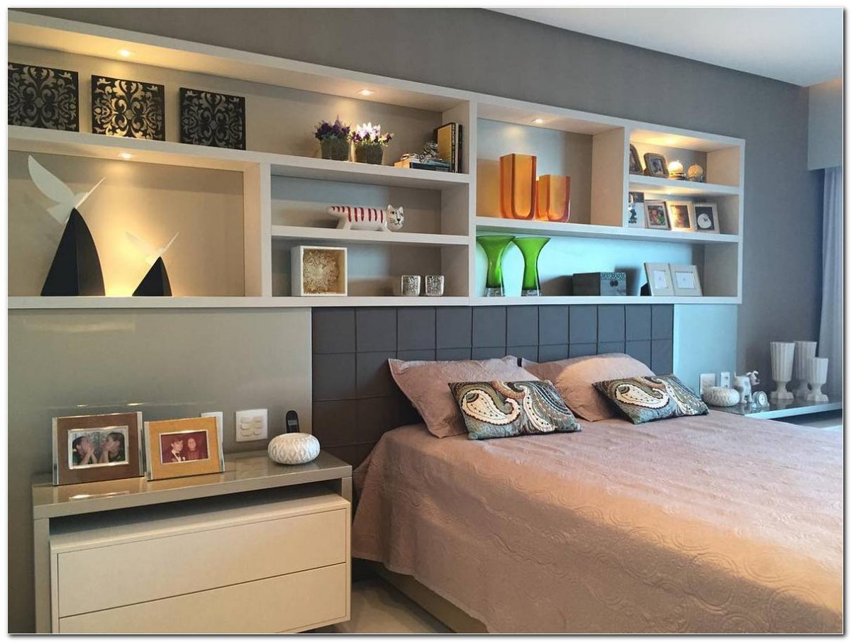 Над кроватью в спальне