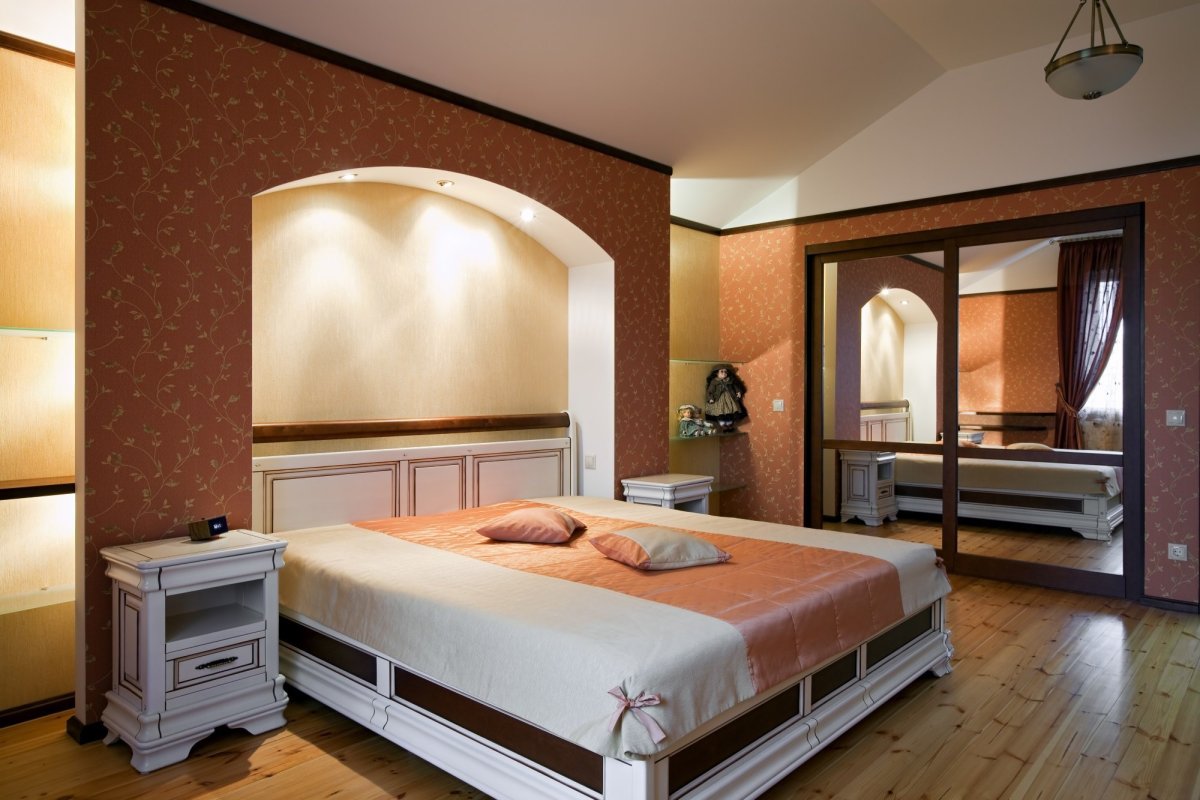 Ниша в стене в спальне