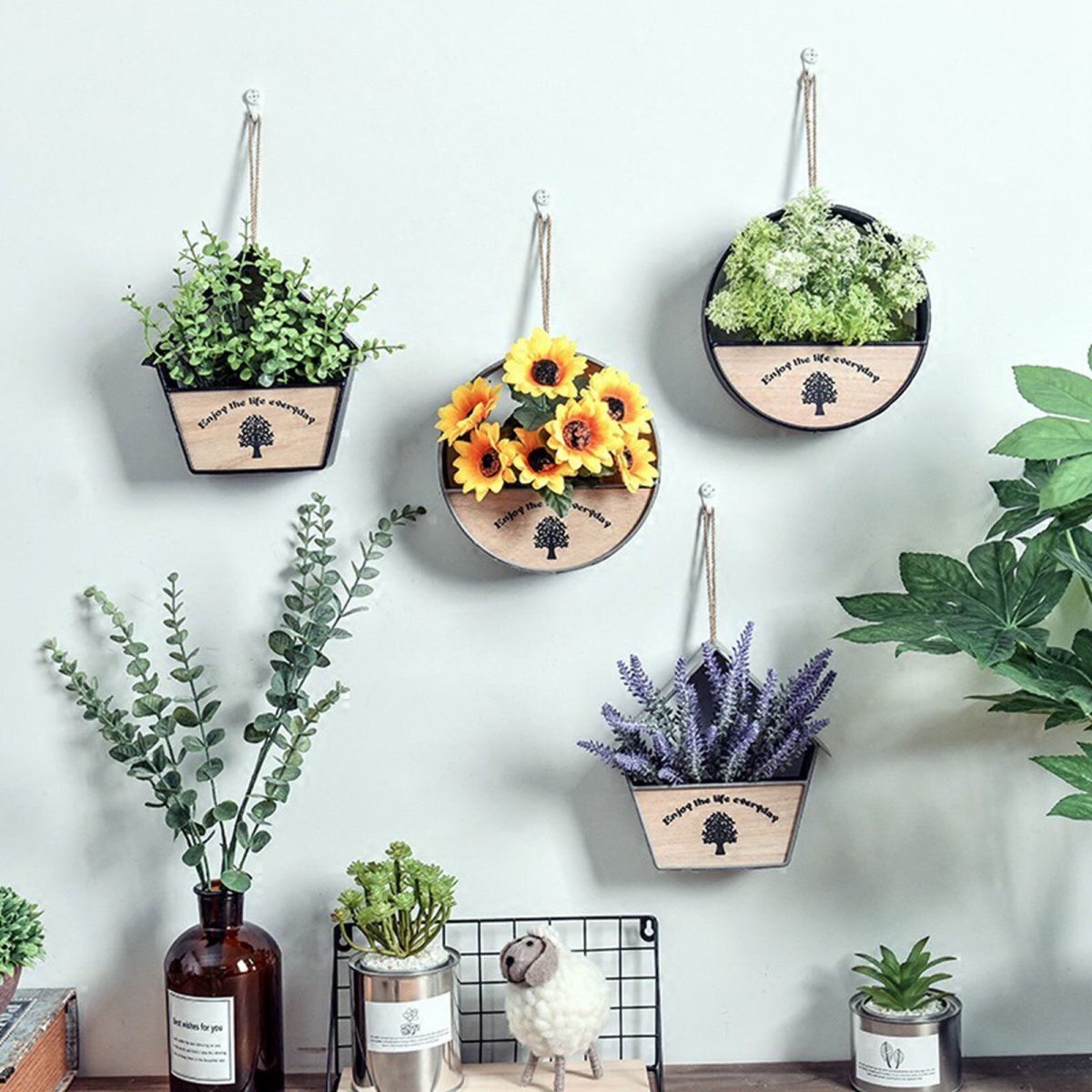 Настенное кашпо