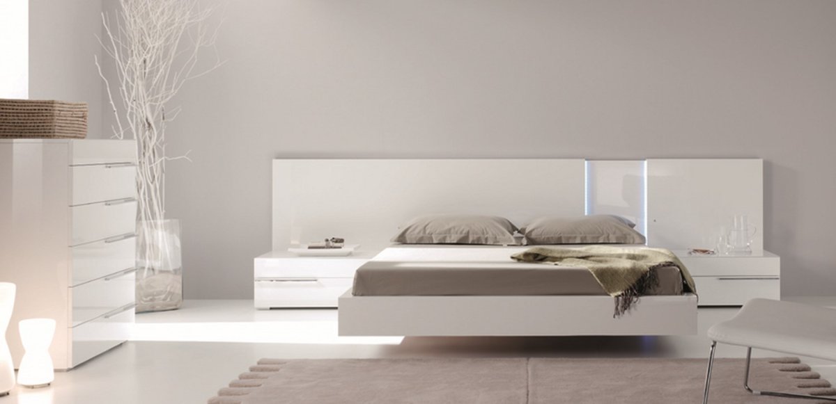 Кровать в современном стиле с тумбами