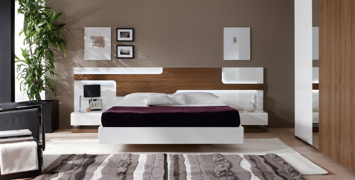 Кровать с подвесными тумбами