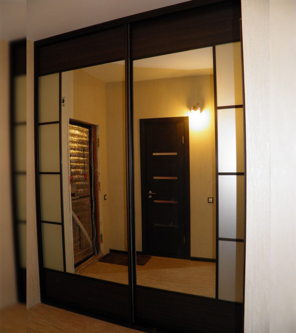 Шкаф купе с зеркалом