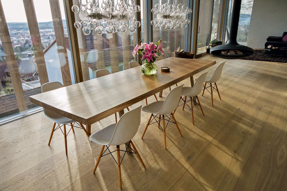 Повседневный обеденный стол