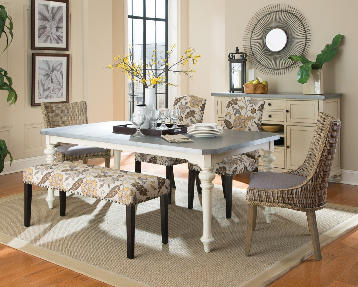 Столы и стулья