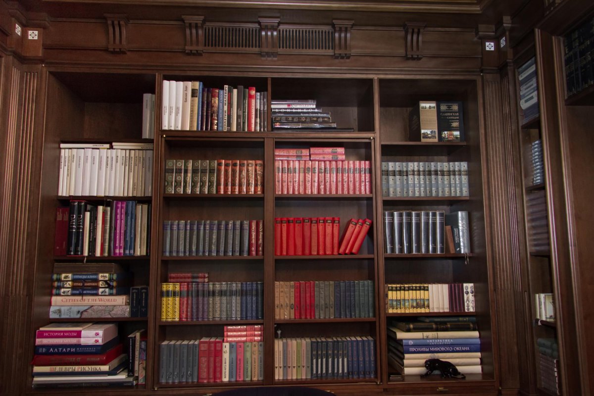 Икеа шкаф Билли со стеклянными дверцами