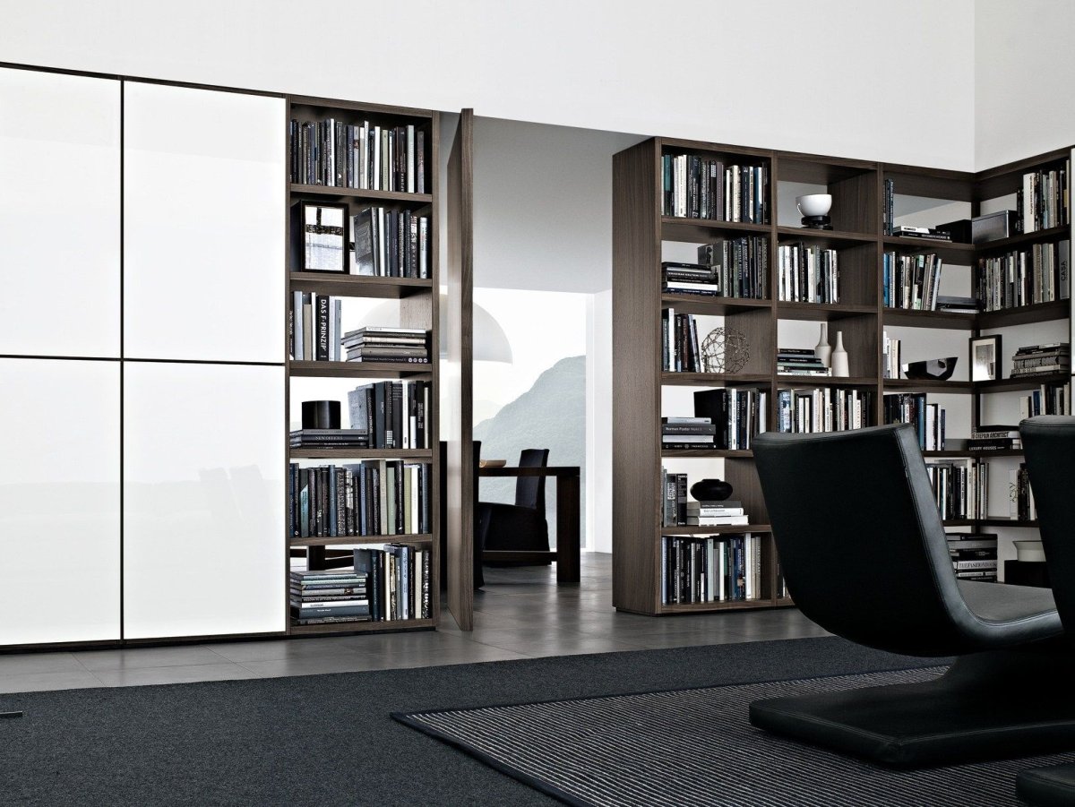 Пустой шкаф