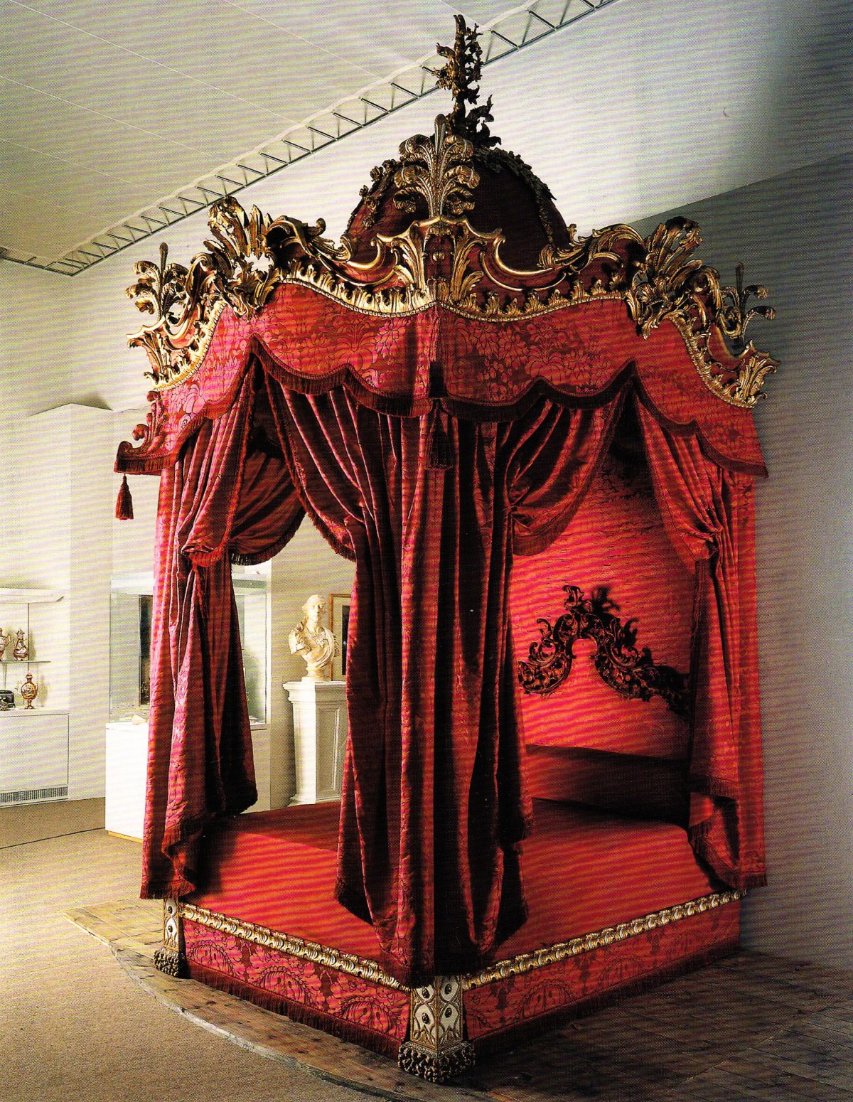 Королевская кровать