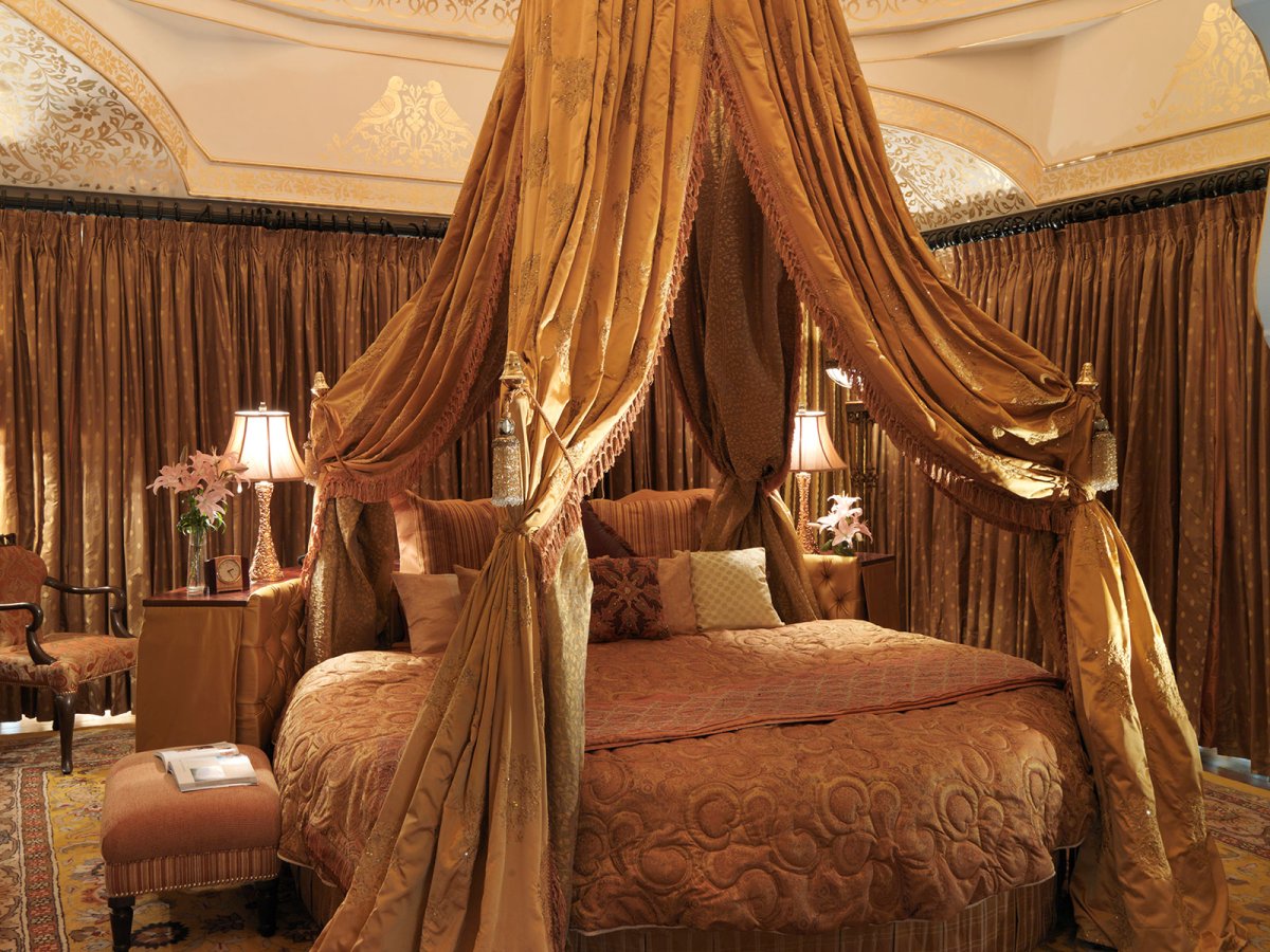 Кровать в Восточном стиле с балдахином