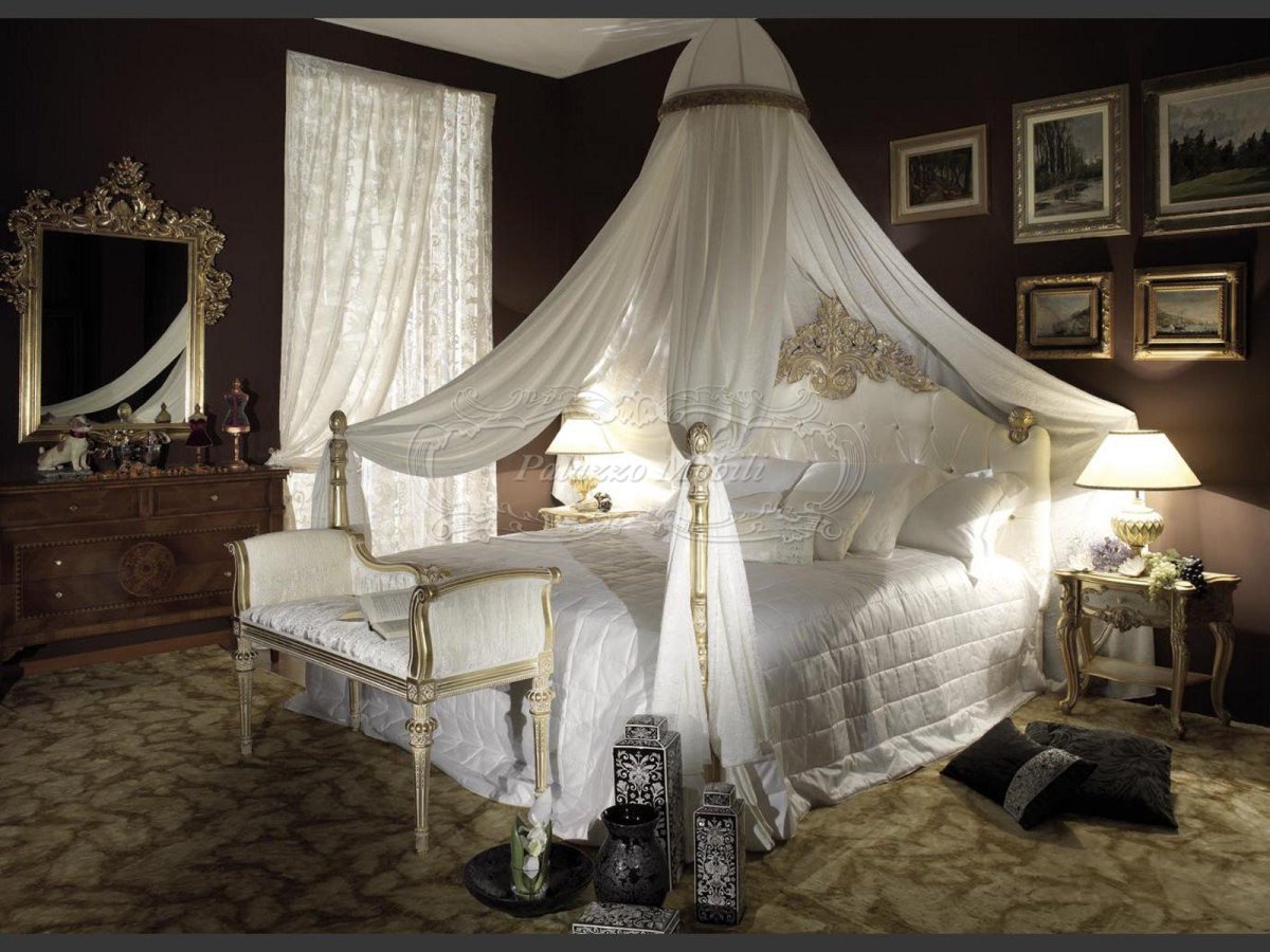 Спальня с балдахином