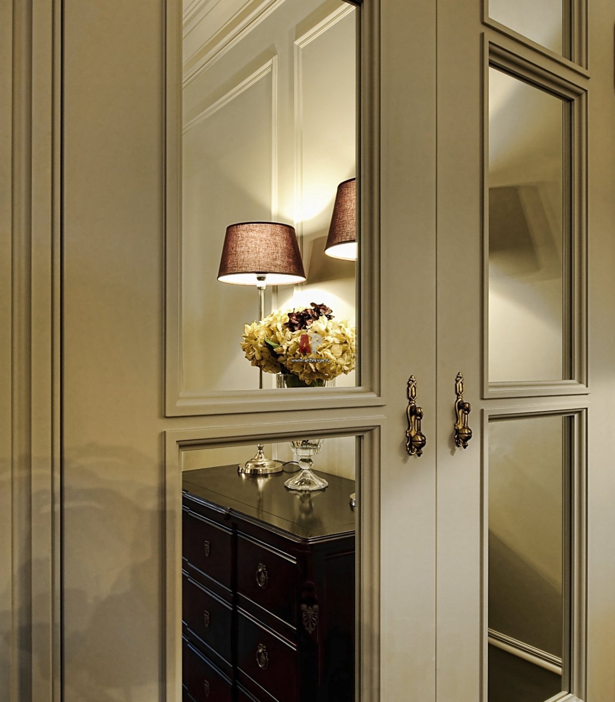 Шкаф в стиле американская классика